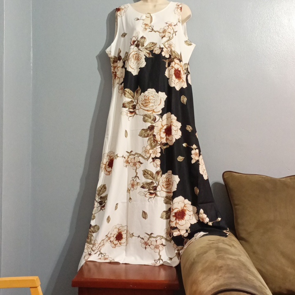 White & black floral print Maxi dress size 2XL new in package - Picture 5 of 17